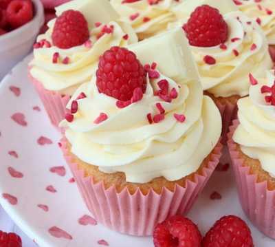 Raspberry White Chocolate Cupcakes