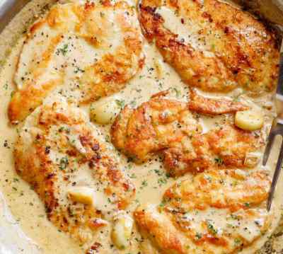 Pan-fried Chicken in Garlic Cream Sauce