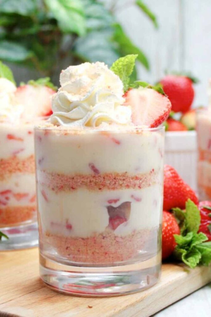 Creamy Strawberry Shortcake Cups-Best Mini Dessert Cup Recipes