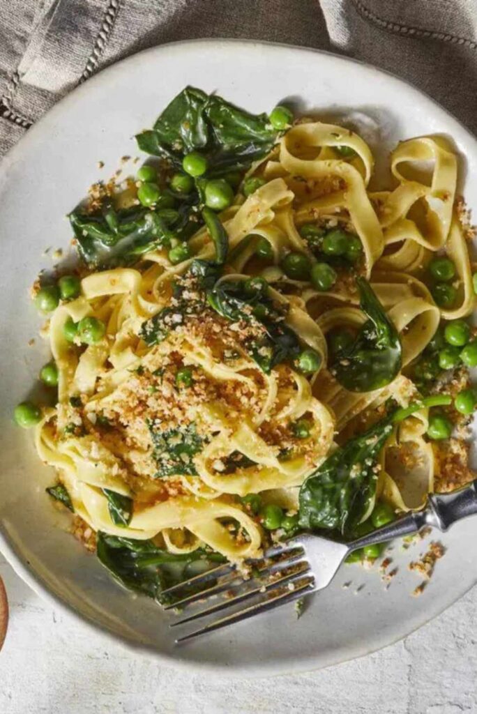 Easy Pea & Spinach Carbonara-Healthy Weeknight Dinners