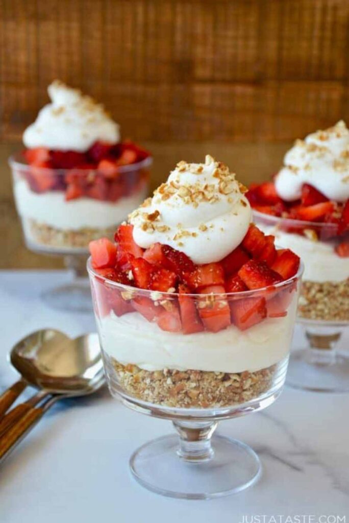 Strawberry Pretzel Dessert Cups-Best Mini Dessert Cup Recipes