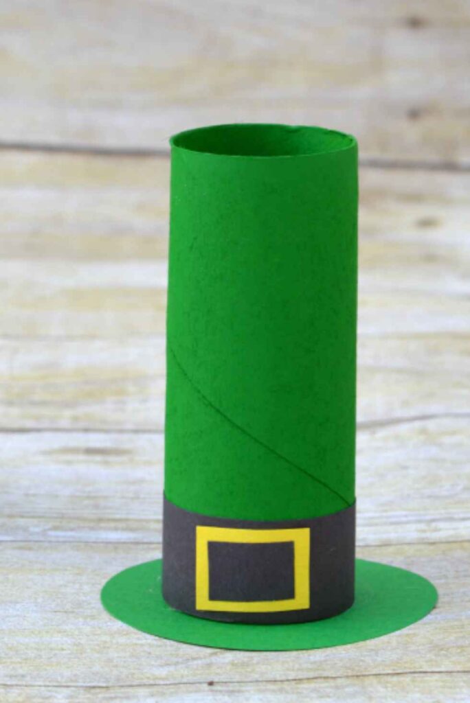 Toilet Paper Roll Leprechaun Hats-Easy St. Patrick's Day Crafts