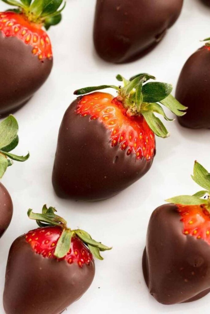 Chocolate-Covered Strawberries-Best Valentine's Day Desserts