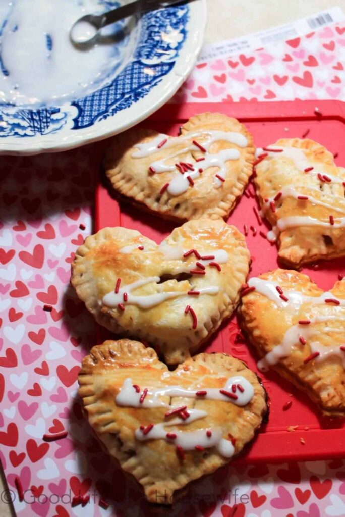 Heart Mini Apple Pies -Best Valentine's Day Desserts