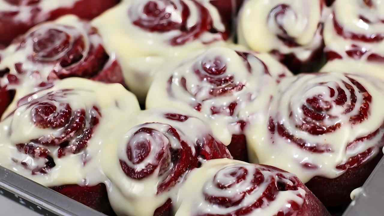 Red Velvet Cinnamon Rolls