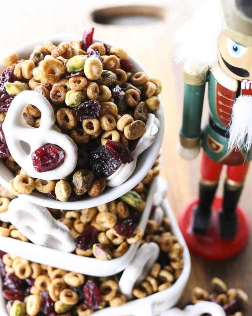 Cranberry Pistachio Snack Mix