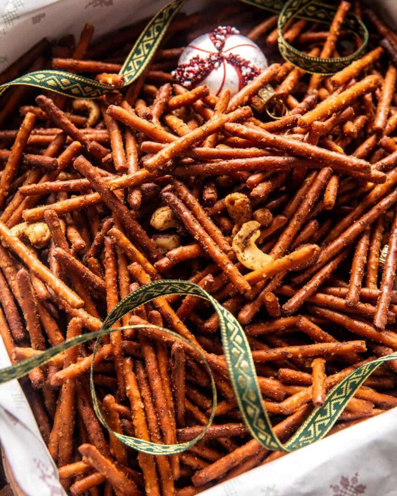 Holiday Pretzel Crunch Mix