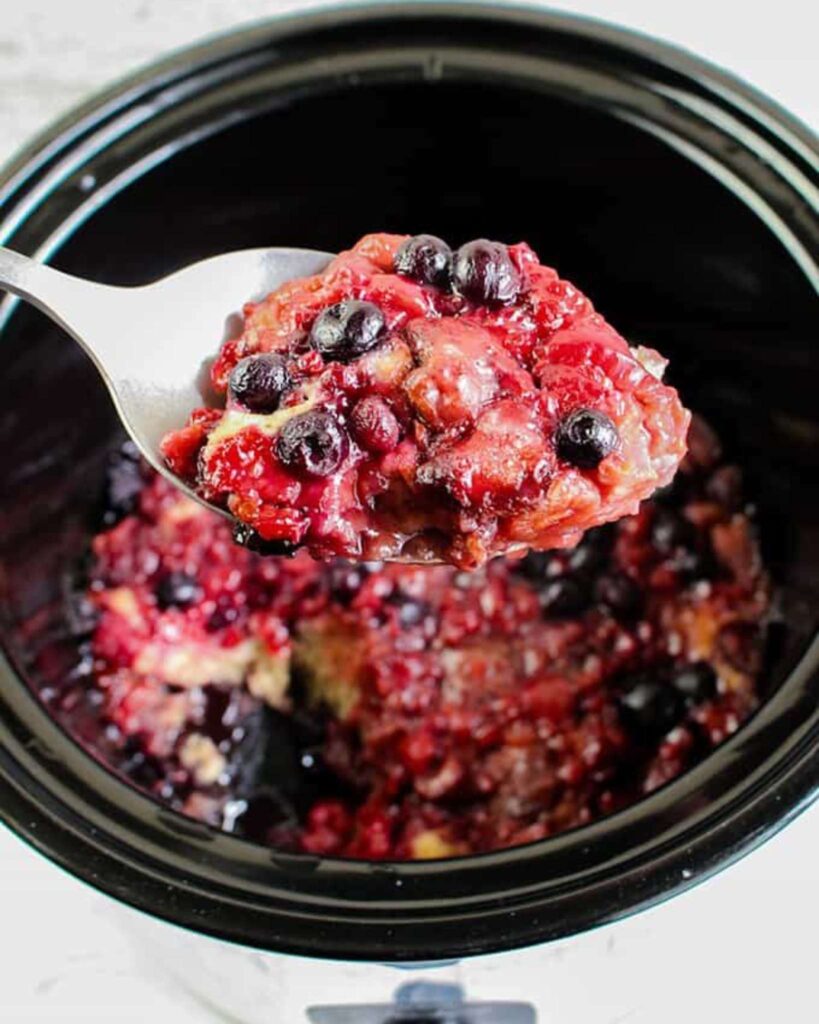 Crockpot Berry Cobbler