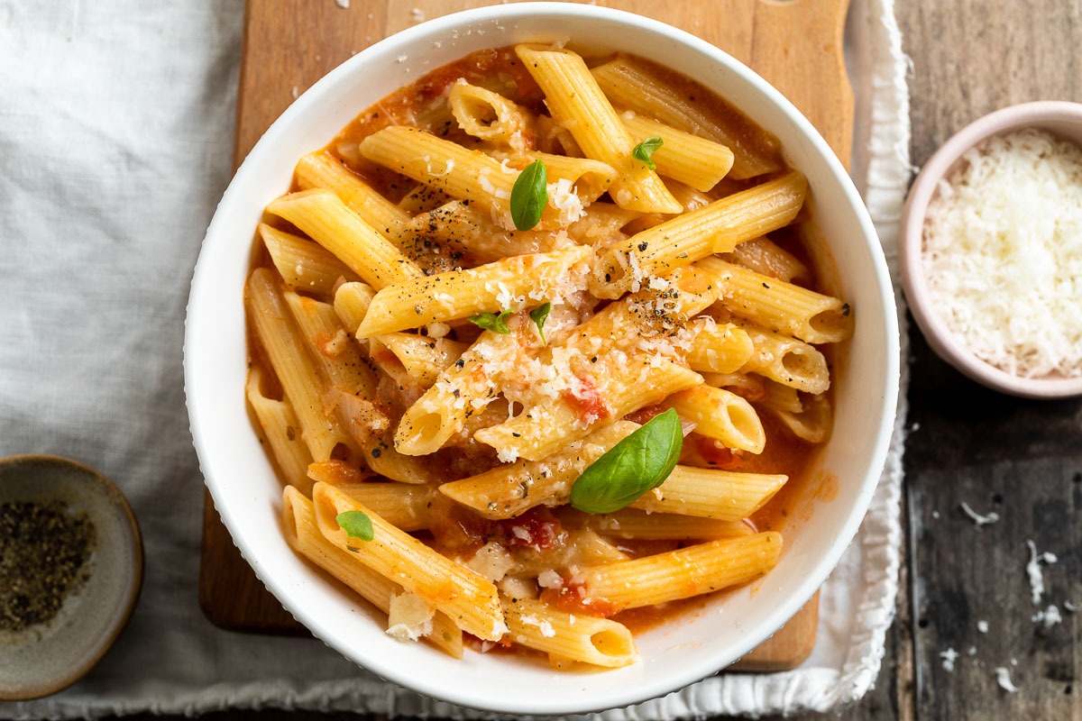 cheap meals one-pan-tomato-pasta